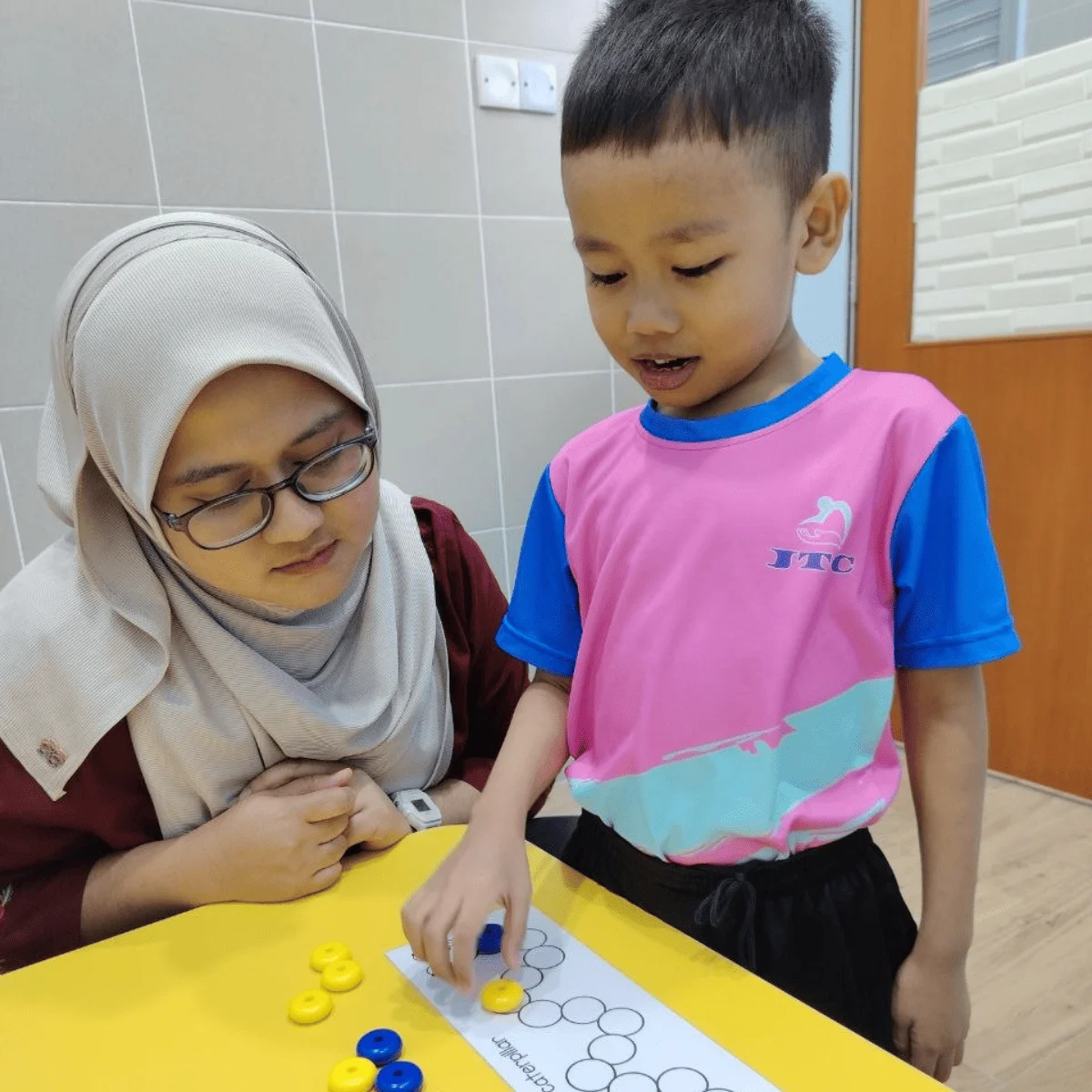 Rawatan ADHD Kanak-Kanak: Sokongan Fokus, Rutin dan Regulasi Emosi